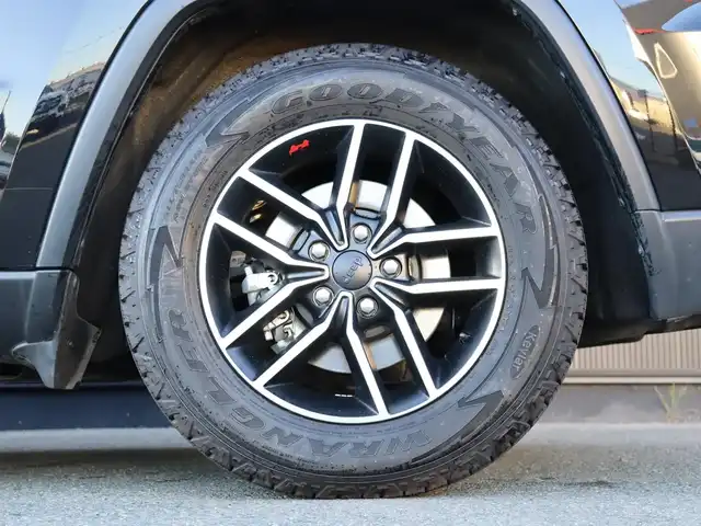 クライスラー・ジープ ジープ グランドチェロキー トレイルホーク 静岡県 2020(令2)年 1.9万km ダイヤモンドブラッククリスタル 4WD/限定152台/純正ナビ/バックカメラ/半革/シートヒーター/パワーシート/エアシート/パワーバックドア/ステアリングヒーター/シートベンチレーション/クルーズコントロール/ルーフレール/フルセグテレビ/ACC/ETC2/0/アイドリングストップ/スマートキー/プッシュスタート