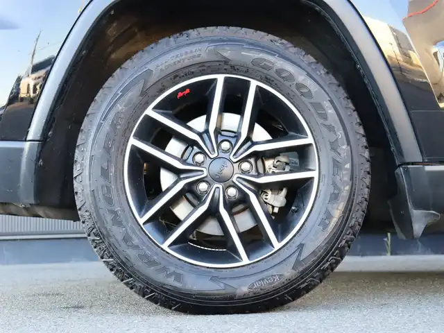 クライスラー・ジープ ジープ グランドチェロキー トレイルホーク 静岡県 2020(令2)年 1.9万km ダイヤモンドブラッククリスタル 4WD/限定152台/純正ナビ/バックカメラ/半革/シートヒーター/パワーシート/エアシート/パワーバックドア/ステアリングヒーター/シートベンチレーション/クルーズコントロール/ルーフレール/フルセグテレビ/ACC/ETC2/0/アイドリングストップ/スマートキー/プッシュスタート