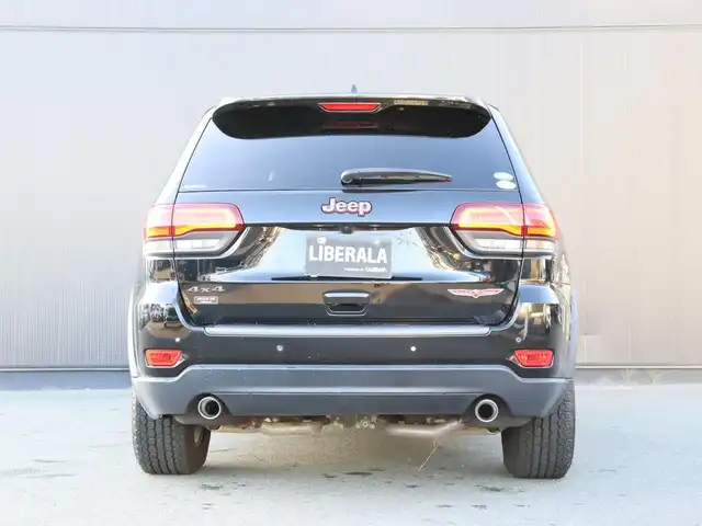 クライスラー・ジープ ジープ グランドチェロキー トレイルホーク 静岡県 2020(令2)年 1.9万km ダイヤモンドブラッククリスタル 4WD/限定152台/純正ナビ/バックカメラ/半革/シートヒーター/パワーシート/エアシート/パワーバックドア/ステアリングヒーター/シートベンチレーション/クルーズコントロール/ルーフレール/フルセグテレビ/ACC/ETC2/0/アイドリングストップ/スマートキー/プッシュスタート