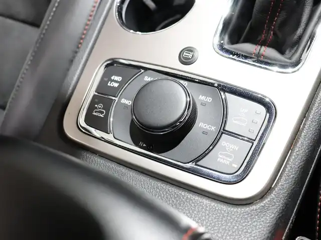 クライスラー・ジープ ジープ グランドチェロキー トレイルホーク 静岡県 2020(令2)年 1.9万km ダイヤモンドブラッククリスタル 4WD/限定152台/純正ナビ/バックカメラ/半革/シートヒーター/パワーシート/エアシート/パワーバックドア/ステアリングヒーター/シートベンチレーション/クルーズコントロール/ルーフレール/フルセグテレビ/ACC/ETC2/0/アイドリングストップ/スマートキー/プッシュスタート