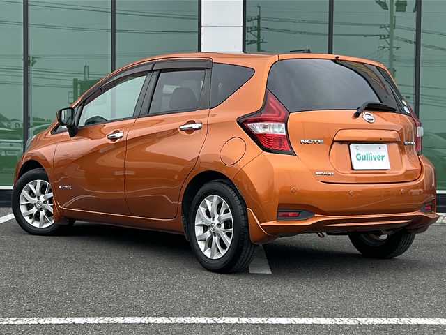 日産 ノート e－パワー メダリスト 福岡県 2017(平29)年 13.2万km プレミアムコロナオレンジ デジタルインナーミラー　/前後ドライブレコーダー　/ＥＴＣ　/ハーフレザーシート　/Ｐｉｏｎｅｅｒメモリーナビ（ＡＶＩＣ－ＲＷ１２０）　/純正アルミホイール（１５インチ）　/Ｂｌｕｅｔｏｏｔｈオーディオ/バックカメラ/横滑り防止装置/盗難防止装置/レーンキープアシスト/プッシュスタート/スマートキー/アイドリングストップ/LEDヘッドライト/エアバッグ(W＋サイド)