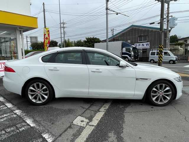 ジャガー ＸＦ プレステージ 神奈川県 2017(平29)年 7.8万km パール 純正ナビ/バックカメラ/ウィンカーミラー/クルーズコントロール/ドアバイザー/プッシュスタート/ETC/純正アルミホイール