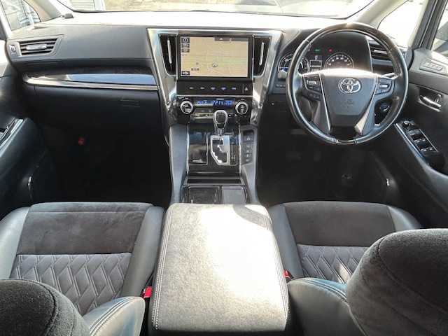 トヨタ アルファードハイブリット SR 静岡県 2017(平29)年 9.9万km ホワイトパールクリスタルシャイン ワンオーナー/純正メモリナビ/AM/FM/CD/DVD/BT/フルセグ/バックカメラ/フリップダウンモニター/両側パワースライドドア/純正フロアマット/クルーズコントロール/オートホールド/パワーバックドア/ビルトイン2.0ETC/ハーフレザーシート/オットマン（助手席・セカンドシート）