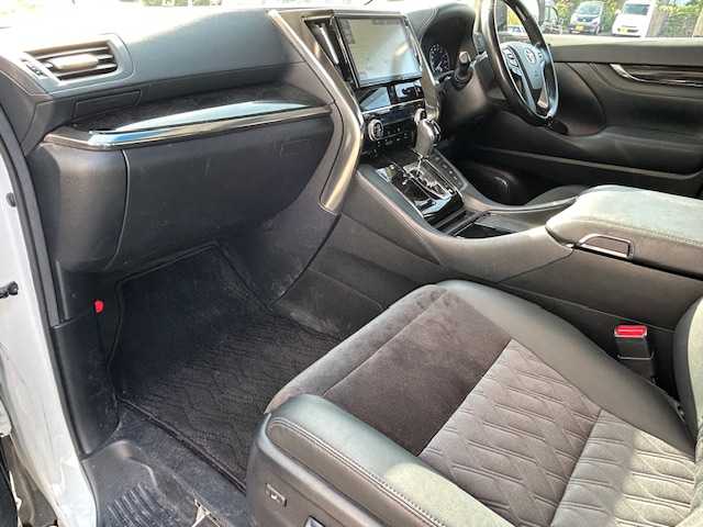 トヨタ アルファードハイブリット SR 静岡県 2017(平29)年 9.9万km ホワイトパールクリスタルシャイン ワンオーナー/純正メモリナビ/AM/FM/CD/DVD/BT/フルセグ/バックカメラ/フリップダウンモニター/両側パワースライドドア/純正フロアマット/クルーズコントロール/オートホールド/パワーバックドア/ビルトイン2.0ETC/ハーフレザーシート/オットマン（助手席・セカンドシート）