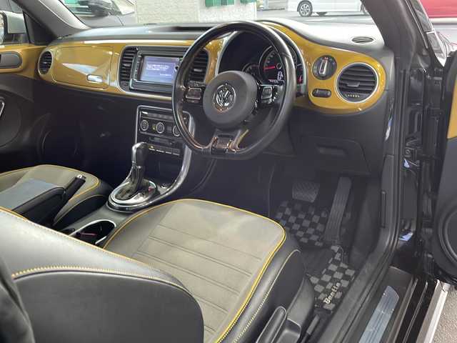 フォルクスワーゲン ザ・ビートル デューン 愛媛県 2018(平30)年 4.3万km 黒 純正ナビ/フルセグＴＶ/Bluetooth/ＣＤ／ＤＶＤ/ＦＭ／ＡＭ/バックカメラ/ＥＴＣ/ステアリングスイッチ/パドルシフト/ブラインドスポットモニター/ハーフレザーシート/純正１８インチアルミホイール/オートライト/スマートキー/プッシュスタート