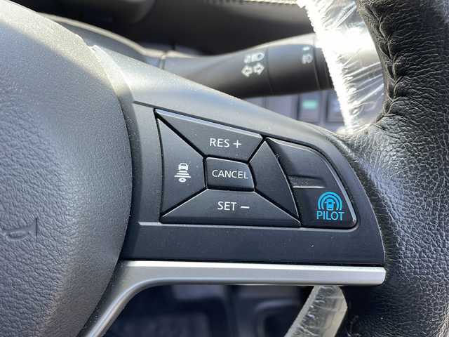 日産 セレナ ハイウェイスター Vセレクション 新潟県 2018(平30)年 7.7万km ダイヤモンドブラック 4WD/フルセグテレビ/純正ナビ（Bluetooth/DTV/FM/AM）/バックカメラ/全周囲カメラ/両側パワースライドドア/アイドリングストップ/パーキングアシスト/ビルトインETC/オートホールド/ウィンカーミラー/ドアバイザー/オートライト/電格ミラー/冬タイヤ積載