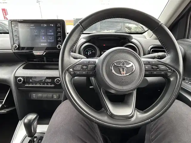 トヨタ ヤリスクロス ハイブリッド G 群馬県 2022(令4)年 6.9万km ブラックマイカ ワンオーナー/純正８インチDA/Bluetooth・USB/全方位カメラ/追従走行付きクルーズコントロール/ETC2.0/ブラインドスポットモニター/純正フロアマット/純正アルミホイール/LEDヘッドライト/オートマチックハイビーム/オートライト/横滑り防止装置/レーンキープアシスト/衝突被害軽減システム/取説・保証書