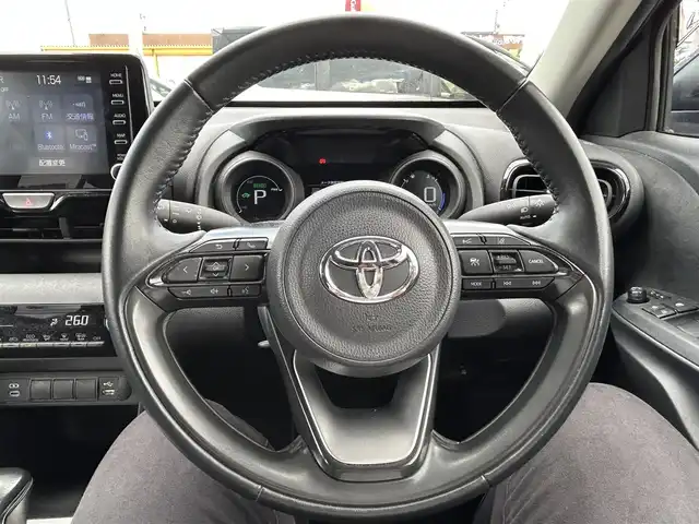 トヨタ ヤリスクロス ハイブリッド G 群馬県 2022(令4)年 6.9万km ブラックマイカ ワンオーナー/純正８インチDA/Bluetooth・USB/全方位カメラ/追従走行付きクルーズコントロール/ETC2.0/ブラインドスポットモニター/純正フロアマット/純正アルミホイール/LEDヘッドライト/オートマチックハイビーム/オートライト/横滑り防止装置/レーンキープアシスト/衝突被害軽減システム/取説・保証書