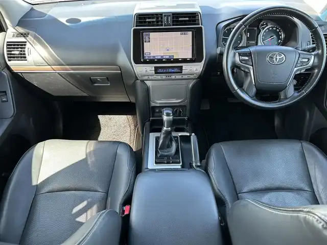 トヨタ ランドクルーザー プラド TX Lパッケージ 沖縄県 2019(平31)年 6.8万km ブラック 県外仕入れ/禁煙車/ワンオーナー/純正9インチナビ/（フルセグTV CD DVD Bluetooth)/バックカメラ/ETC/前後ドライブレコーダー/シートヒーター/エアシート/クリアランスソナー/Toyota Safety Sense/・プリクラッシュセーフティ/・レーンディパーチャーアラート/・オートマチックハイビーム/レーダークルーズコントロール/オートライト/アイドリングストップ/19インチ純正AW/純正フロアマット/ルーフレール/ダウンヒルアシストコントロール/センターデフロック