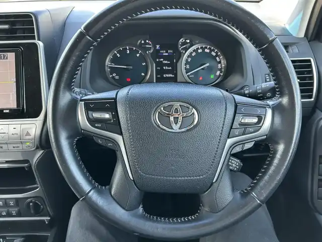 トヨタ ランドクルーザー プラド TX Lパッケージ 沖縄県 2019(平31)年 6.8万km ブラック 県外仕入れ/禁煙車/ワンオーナー/純正9インチナビ/（フルセグTV CD DVD Bluetooth)/バックカメラ/ETC/前後ドライブレコーダー/シートヒーター/エアシート/クリアランスソナー/Toyota Safety Sense/・プリクラッシュセーフティ/・レーンディパーチャーアラート/・オートマチックハイビーム/レーダークルーズコントロール/オートライト/アイドリングストップ/19インチ純正AW/純正フロアマット/ルーフレール/ダウンヒルアシストコントロール/センターデフロック