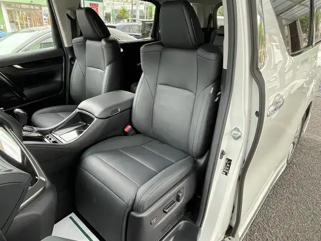 トヨタ アルファードハイブリット SR Cパッケージ 埼玉県 2021(令3)年 2.2万km ホワイトパールクリスタルシャイン モデリスタエアロ/検査時21.339km/純正9型ナビTV/純正フリップダウンモニター/バックカメラ/デジタルインナーミラー/前方ドライブレコーダー/レザーシート/1.2列目パワーシート/エアシート＆シートヒーター/ハンドルヒーター/助手席、２列目　オットマン/パワーバックドア/両側パワースライドドア/セーフティセンス/レーダークルーズコントロール/LEDヘッドライト/ETC 2.0/AC100V　１５００Wｘ２/プッシュスタート/保証書付整備手帳/取扱説明書