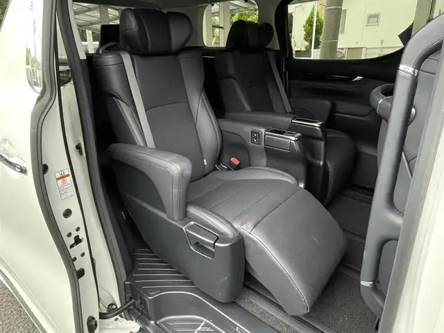 トヨタ アルファードハイブリット SR Cパッケージ 埼玉県 2021(令3)年 2.2万km ホワイトパールクリスタルシャイン モデリスタエアロ/検査時21.339km/純正9型ナビTV/純正フリップダウンモニター/バックカメラ/デジタルインナーミラー/前方ドライブレコーダー/レザーシート/1.2列目パワーシート/エアシート＆シートヒーター/ハンドルヒーター/助手席、２列目　オットマン/パワーバックドア/両側パワースライドドア/セーフティセンス/レーダークルーズコントロール/LEDヘッドライト/ETC 2.0/AC100V　１５００Wｘ２/プッシュスタート/保証書付整備手帳/取扱説明書