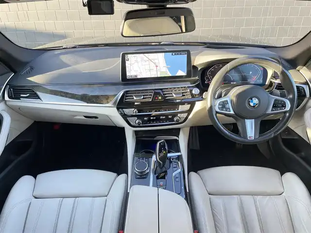 ＢＭＷ ５２３ｄ xDrive Mスポーツ EDジョイ+ 三重県 2020(令2)年 5万km サファイアブラックP 白革　/電動トランク　/アンビエントライト　/純正ナビ　/フルセグＴＶ　/カープレイ　/Ｂｌｕｅｔｏｏｔｈ　/ＥＴＣ　/前後ドライブレコーダー　/純正１９ＡＷ　/シートヒーター　/パワーシート　/インテリジェントセーフティ