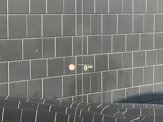 ＢＭＷ ５２３ｄ xDrive Mスポーツ EDジョイ+ 三重県 2020(令2)年 5万km サファイアブラックP 白革　/電動トランク　/アンビエントライト　/純正ナビ　/フルセグＴＶ　/カープレイ　/Ｂｌｕｅｔｏｏｔｈ　/ＥＴＣ　/前後ドライブレコーダー　/純正１９ＡＷ　/シートヒーター　/パワーシート　/インテリジェントセーフティ