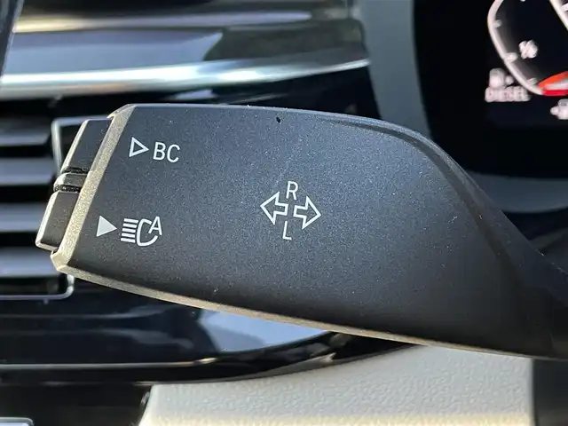 ＢＭＷ ５２３ｄ xDrive Mスポーツ EDジョイ+ 三重県 2020(令2)年 5万km サファイアブラックP 白革　/電動トランク　/アンビエントライト　/純正ナビ　/フルセグＴＶ　/カープレイ　/Ｂｌｕｅｔｏｏｔｈ　/ＥＴＣ　/前後ドライブレコーダー　/純正１９ＡＷ　/シートヒーター　/パワーシート　/インテリジェントセーフティ