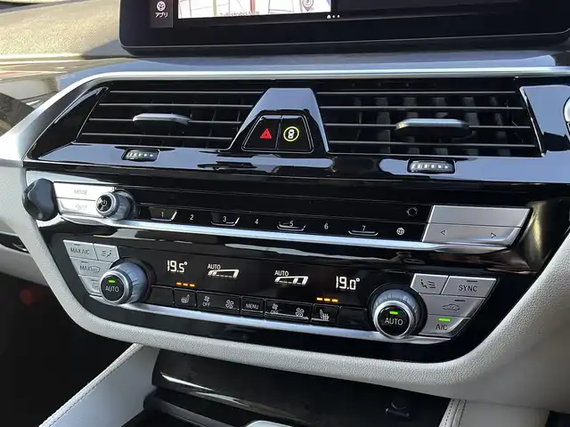 ＢＭＷ ５２３ｄ xDrive Mスポーツ EDジョイ+ 三重県 2020(令2)年 5万km サファイアブラックP 白革　/電動トランク　/アンビエントライト　/純正ナビ　/フルセグＴＶ　/カープレイ　/Ｂｌｕｅｔｏｏｔｈ　/ＥＴＣ　/前後ドライブレコーダー　/純正１９ＡＷ　/シートヒーター　/パワーシート　/インテリジェントセーフティ