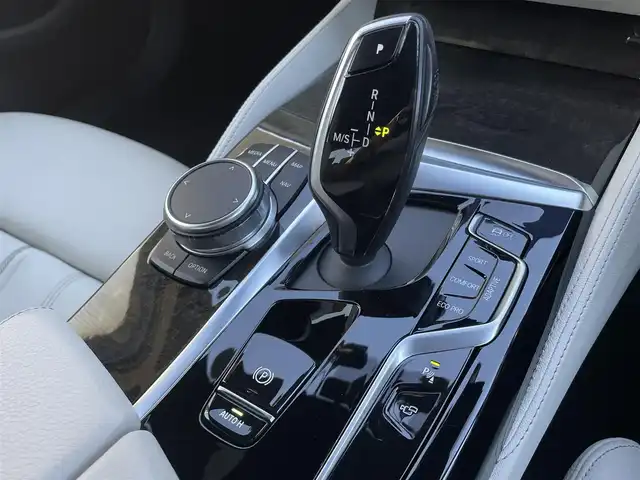 ＢＭＷ ５２３ｄ xDrive Mスポーツ EDジョイ+ 三重県 2020(令2)年 5万km サファイアブラックP 白革　/電動トランク　/アンビエントライト　/純正ナビ　/フルセグＴＶ　/カープレイ　/Ｂｌｕｅｔｏｏｔｈ　/ＥＴＣ　/前後ドライブレコーダー　/純正１９ＡＷ　/シートヒーター　/パワーシート　/インテリジェントセーフティ