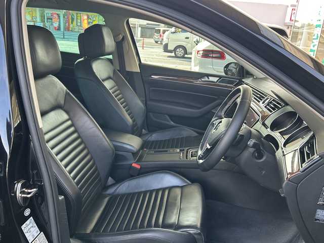 フォルクスワーゲン パサート ヴァリアント TSI ハイライン 埼玉県 2018(平30)年 11.2万km ディープブラックパールエフェクト ヴァリントTSIハイライン/本革巻きステアリング/ナッパ革シート/シートヒーター/シートメモリー/プッシュスタート/ETC/バックカメラ/電動パーキング/パーキングホールド/メモリナビ/フルセグTV/Bluetooth/コーナーセンサー/アダプティブクルーズコントロール/アイドリングストップ/パワーバックドア/ウィンカーミラー/トノカバー/木目調インパネ加装