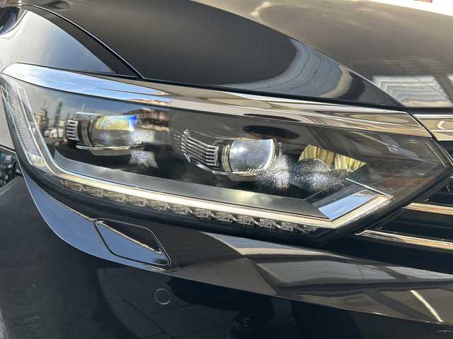 フォルクスワーゲン パサート ヴァリアント TSI ハイライン 埼玉県 2018(平30)年 11.2万km ディープブラックパールエフェクト ヴァリントTSIハイライン/本革巻きステアリング/ナッパ革シート/シートヒーター/シートメモリー/プッシュスタート/ETC/バックカメラ/電動パーキング/パーキングホールド/メモリナビ/フルセグTV/Bluetooth/コーナーセンサー/アダプティブクルーズコントロール/アイドリングストップ/パワーバックドア/ウィンカーミラー/トノカバー/木目調インパネ加装