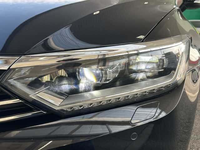 フォルクスワーゲン パサート ヴァリアント TSI ハイライン 埼玉県 2018(平30)年 11.2万km ディープブラックパールエフェクト ヴァリントTSIハイライン/本革巻きステアリング/ナッパ革シート/シートヒーター/シートメモリー/プッシュスタート/ETC/バックカメラ/電動パーキング/パーキングホールド/メモリナビ/フルセグTV/Bluetooth/コーナーセンサー/アダプティブクルーズコントロール/アイドリングストップ/パワーバックドア/ウィンカーミラー/トノカバー/木目調インパネ加装