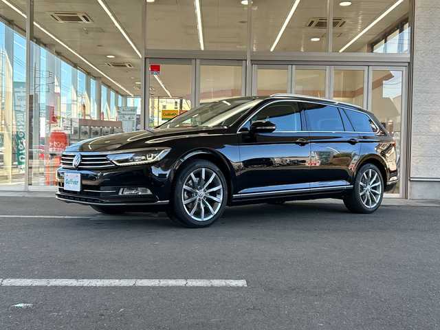 フォルクスワーゲン パサート ヴァリアント TSI ハイライン 埼玉県 2018(平30)年 11.2万km ディープブラックパールエフェクト ヴァリントTSIハイライン/本革巻きステアリング/ナッパ革シート/シートヒーター/シートメモリー/プッシュスタート/ETC/バックカメラ/電動パーキング/パーキングホールド/メモリナビ/フルセグTV/Bluetooth/コーナーセンサー/アダプティブクルーズコントロール/アイドリングストップ/パワーバックドア/ウィンカーミラー/トノカバー/木目調インパネ加装