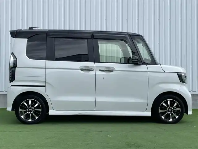 ホンダ Ｎ ＢＯＸ カスタム L コーディネートスタイル 香川県 2023(令5)年 2.5万km プラチナホワイトパール 登録時走行距離:24976km/純正７インチナビ　/フルセグＴＶ/Ｂカメラ　/前後ドラレコ　/ビルトインＥＴＣ　/両パワスラ　/クルーズコントロール　/ＬＥＤヘッドライト　/純正ＡＷ　/ＡＡＣ　/オートライト　/プッシュスタート　/スマートキー