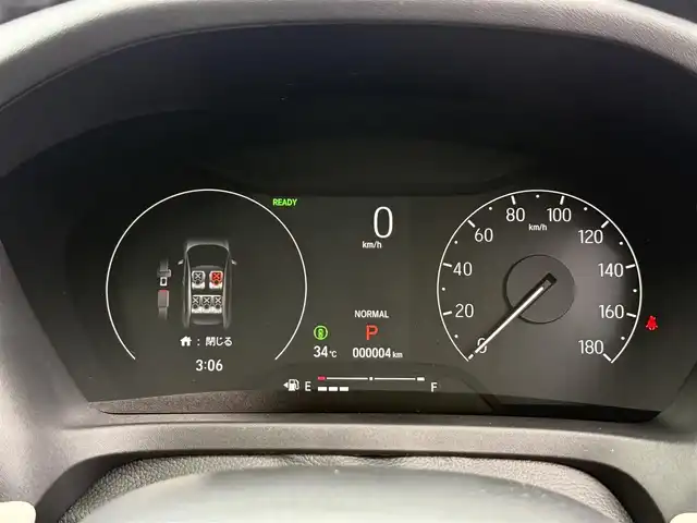 ホンダ ヴェゼル ハイブリッド e:HEV Z PLaYパッケージ 佐賀県 2025(令7)年 0.1千km プレミアムサンライトホワイトパール ワンオーナー/パノラマルーフ/純正9インチHonda CONNECTディスプレイ(ナビ機能付)/・フルセグTV/AM/FM/USB/Bluetooth/・Apple Car Play/Android Auto/マルチビューカメラシステム/ビルトインETC2.0/ハンズフリーパワーテールゲート(予約クローズ機能付)/電子パーキングブレーキ/・BRAKE HOLD機能/置くだけ充電/ハーフレザーシート/DN席シートヒーター/ISOFIX対応/パドルシフト/革巻きステアリング/ステアリングヒーター/ステアリングリモコン/純正18インチアルミホイール/純正LEDヘッドライト/・アダプティブドライビングビーム/純正LEDフォグランプ/新車保証書/記録簿/取扱説明書/スペアキー１本/ホンダセンシング/・アダプティブクルーズコントロール/・衝突被害軽減ブレーキ/・先行車発進お知らせ機能/・路外逸脱抑制機能/・ブラインドスポットインフォメーション/・パーキングセンサーシステム/・標識認識機能