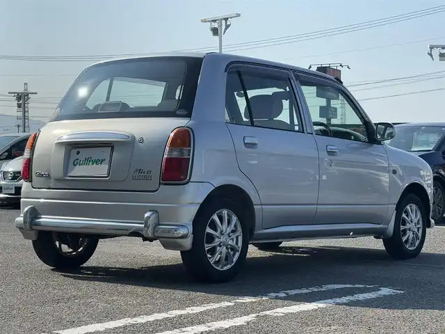 ダイハツ ミラ ジーノ 徳島県 2001(平13)年 4.3万km シルバー ドアバイザー/リヤデフォッガー/純正フロアマット/AM/FM/CD/MD/NEXCTA 13インチアルミホイール/スペアキー/取扱説明書/新車時保証書