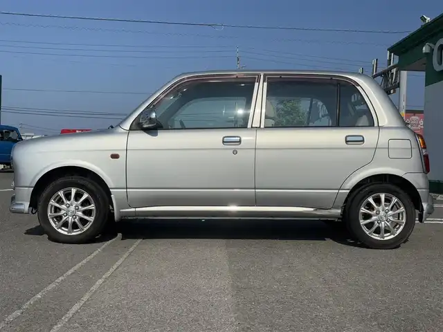 ダイハツ ミラ ジーノ 徳島県 2001(平13)年 4.3万km シルバー ドアバイザー/リヤデフォッガー/純正フロアマット/AM/FM/CD/MD/NEXCTA 13インチアルミホイール/スペアキー/取扱説明書/新車時保証書