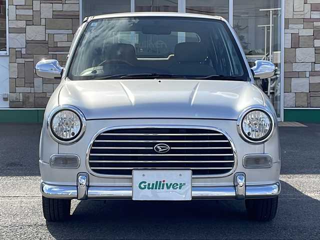 ダイハツ ミラ ジーノ 徳島県 2001(平13)年 4.4万km シルバーメタリック ドアバイザー/リヤデフォッガー/純正フロアマット/AM/FM/CD/MD/ハロゲンヘッドライト/NEXCTA 13インチアルミホイール/スペアキー/取扱説明書/新車時保証書