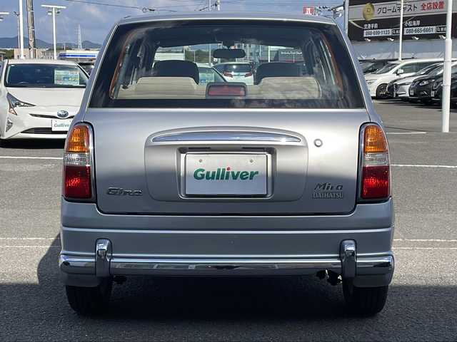 ダイハツ ミラ ジーノ 徳島県 2001(平13)年 4.4万km シルバーメタリック ドアバイザー/リヤデフォッガー/純正フロアマット/AM/FM/CD/MD/ハロゲンヘッドライト/NEXCTA 13インチアルミホイール/スペアキー/取扱説明書/新車時保証書