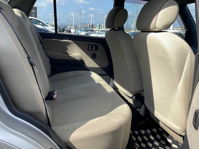 ダイハツ ミラ ジーノ 徳島県 2001(平13)年 4.4万km シルバーメタリック ドアバイザー/リヤデフォッガー/純正フロアマット/AM/FM/CD/MD/ハロゲンヘッドライト/NEXCTA 13インチアルミホイール/スペアキー/取扱説明書/新車時保証書