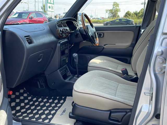 ダイハツ ミラ ジーノ 徳島県 2001(平13)年 4.4万km シルバーメタリック ドアバイザー/リヤデフォッガー/純正フロアマット/AM/FM/CD/MD/ハロゲンヘッドライト/NEXCTA 13インチアルミホイール/スペアキー/取扱説明書/新車時保証書