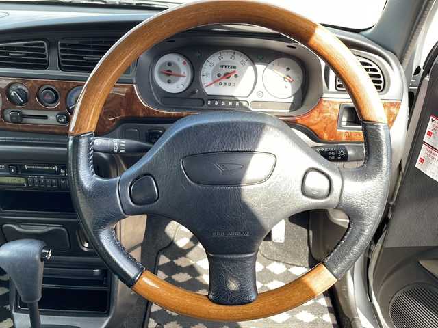 ダイハツ ミラ ジーノ 徳島県 2001(平13)年 4.4万km シルバーメタリック ドアバイザー/リヤデフォッガー/純正フロアマット/AM/FM/CD/MD/ハロゲンヘッドライト/NEXCTA 13インチアルミホイール/スペアキー/取扱説明書/新車時保証書