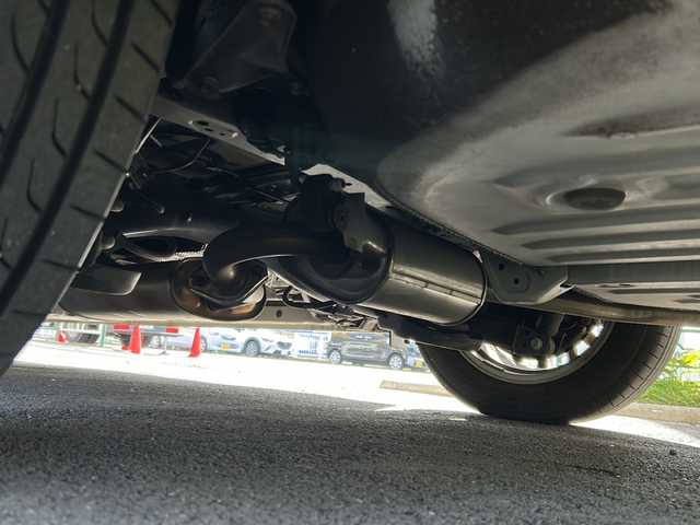 トヨタ ヴォクシー ZS 東京都 2014(平26)年 4.3万km ホワイトパールクリスタルシャイン ワンオーナー/純正SDナビ/【フルセグ・DVD再生可・CD・Bluetooth】/バックカメラ/ビルトインETC/純正フリップダウンモニター/両側パワースライドドア/横滑り防止機能/プッシュスタート/スマートキー/スペアキーあり/電動格納ミラー/ウィンカーミラー/アイドリングストップ/オートライト/純正フロアマット/純正ドアバイザー/新車保証書/取扱説明書