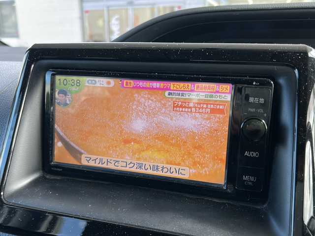 トヨタ ヴォクシー ZS 東京都 2014(平26)年 4.3万km ホワイトパールクリスタルシャイン ワンオーナー/純正SDナビ/【フルセグ・DVD再生可・CD・Bluetooth】/バックカメラ/ビルトインETC/純正フリップダウンモニター/両側パワースライドドア/横滑り防止機能/プッシュスタート/スマートキー/スペアキーあり/電動格納ミラー/ウィンカーミラー/アイドリングストップ/オートライト/純正フロアマット/純正ドアバイザー/新車保証書/取扱説明書