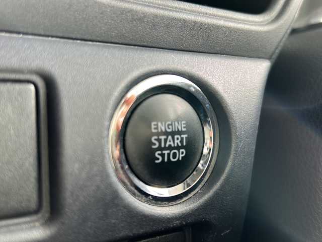 トヨタ ヴォクシー ZS 東京都 2014(平26)年 4.3万km ホワイトパールクリスタルシャイン ワンオーナー/純正SDナビ/【フルセグ・DVD再生可・CD・Bluetooth】/バックカメラ/ビルトインETC/純正フリップダウンモニター/両側パワースライドドア/横滑り防止機能/プッシュスタート/スマートキー/スペアキーあり/電動格納ミラー/ウィンカーミラー/アイドリングストップ/オートライト/純正フロアマット/純正ドアバイザー/新車保証書/取扱説明書