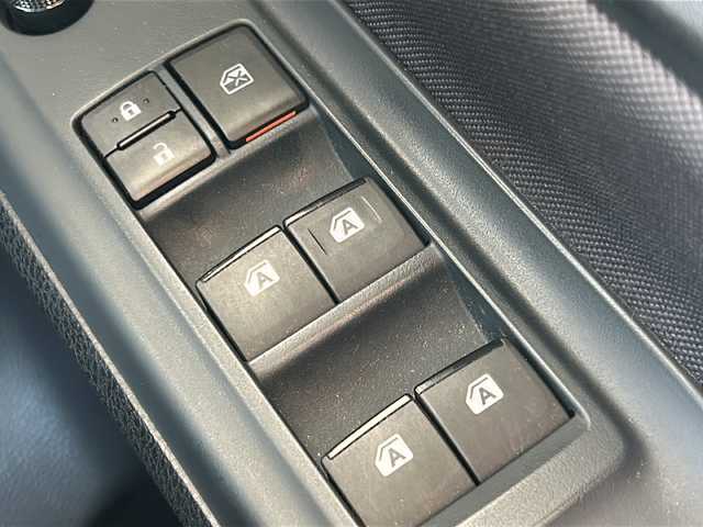 トヨタ ヴォクシー ZS 東京都 2014(平26)年 4.3万km ホワイトパールクリスタルシャイン ワンオーナー/純正SDナビ/【フルセグ・DVD再生可・CD・Bluetooth】/バックカメラ/ビルトインETC/純正フリップダウンモニター/両側パワースライドドア/横滑り防止機能/プッシュスタート/スマートキー/スペアキーあり/電動格納ミラー/ウィンカーミラー/アイドリングストップ/オートライト/純正フロアマット/純正ドアバイザー/新車保証書/取扱説明書