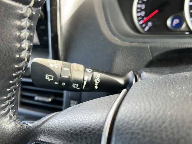 トヨタ ヴォクシー ZS 東京都 2014(平26)年 4.3万km ホワイトパールクリスタルシャイン ワンオーナー/純正SDナビ/【フルセグ・DVD再生可・CD・Bluetooth】/バックカメラ/ビルトインETC/純正フリップダウンモニター/両側パワースライドドア/横滑り防止機能/プッシュスタート/スマートキー/スペアキーあり/電動格納ミラー/ウィンカーミラー/アイドリングストップ/オートライト/純正フロアマット/純正ドアバイザー/新車保証書/取扱説明書