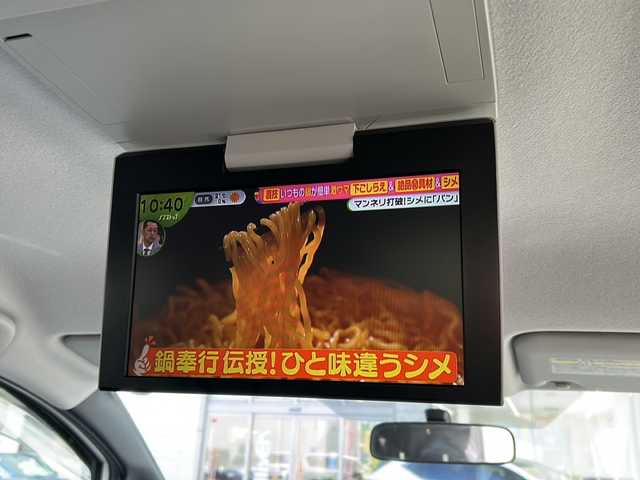 トヨタ ヴォクシー ZS 東京都 2014(平26)年 4.3万km ホワイトパールクリスタルシャイン ワンオーナー/純正SDナビ/【フルセグ・DVD再生可・CD・Bluetooth】/バックカメラ/ビルトインETC/純正フリップダウンモニター/両側パワースライドドア/横滑り防止機能/プッシュスタート/スマートキー/スペアキーあり/電動格納ミラー/ウィンカーミラー/アイドリングストップ/オートライト/純正フロアマット/純正ドアバイザー/新車保証書/取扱説明書