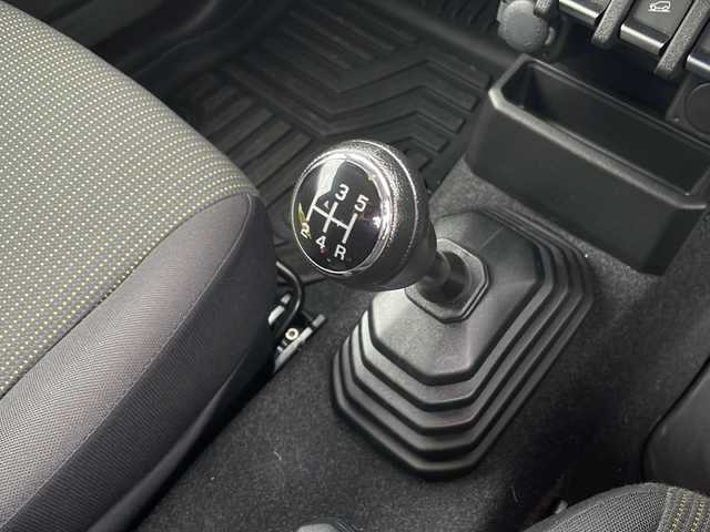 スズキ ジムニー シエラ JC 岩手県 2021(令3)年 3万km ジャングルグリーン ワンオーナー/純正SDナビ/AM/FM/CD/DVD/Bluetooth/フルセグTV/ビルトインETC/クルーズコントロール/衝突被害軽減ブレーキ/レーンキープアシスト/横滑り防止装置/シートヒーター/オートライト/LEDヘッドライト/フォグランプ/スマートキー/プッシュスタート/電動格納ミラー/純正15インチAW/フロアマット/保証書/取扱説明書