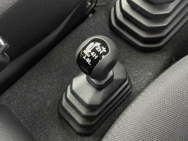 スズキ ジムニー シエラ JC 岩手県 2021(令3)年 3万km ジャングルグリーン ワンオーナー/純正SDナビ/AM/FM/CD/DVD/Bluetooth/フルセグTV/ビルトインETC/クルーズコントロール/衝突被害軽減ブレーキ/レーンキープアシスト/横滑り防止装置/シートヒーター/オートライト/LEDヘッドライト/フォグランプ/スマートキー/プッシュスタート/電動格納ミラー/純正15インチAW/フロアマット/保証書/取扱説明書