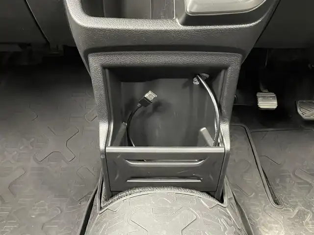 スズキ クロスビー HYBRID MZ 大分県 2019(令1)年 2.7万km スピーディーブルーメタリック 純正8インチメモリナビ/(CD/DVD/BT/フルセグTV)/全方位カメラ/バックカメラ/スマートキー/プッシュスタート/ETC/電格ミラー/ウィンカーミラー/オートライト/フォグランプ/LEDヘッドライト/クルーズコントロール/革巻きステアリング/ステアリングスイッチ/パドルシフト/純正16インチアルミホイール/ドアバイザー/純正ゴムフロアマット