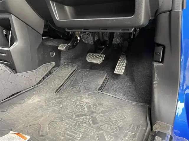 スズキ クロスビー HYBRID MZ 大分県 2019(令1)年 2.7万km スピーディーブルーメタリック 純正8インチメモリナビ/(CD/DVD/BT/フルセグTV)/全方位カメラ/バックカメラ/スマートキー/プッシュスタート/ETC/電格ミラー/ウィンカーミラー/オートライト/フォグランプ/LEDヘッドライト/クルーズコントロール/革巻きステアリング/ステアリングスイッチ/パドルシフト/純正16インチアルミホイール/ドアバイザー/純正ゴムフロアマット