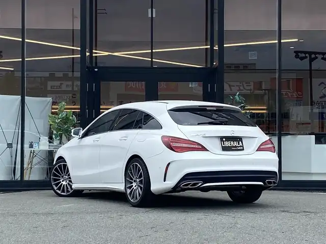 メルセデス・ベンツ ＣＬＡ１８０ Sブレイク AMG スタイル 福岡県 2018(平30)年 4.1万km 白 ・1オーナー/・アダプティブクルーズコントロール/・純正HDDナビ/USB/Bluetooth/CD/DVD/・バックカメラ/・ハーフレザーシート/シートヒーター/・社外前後ドライブレコーダー/・フルセグ/・ETC/・純正18AW/・プッシュスタート/・アイドリングストップ/・スマートキー/・電動リアゲート/・レーンキープアシスト/・オートライト/・LEDライト