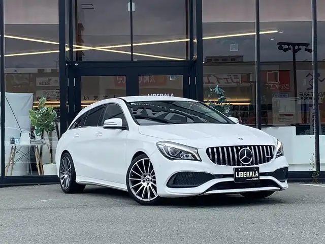 メルセデス・ベンツ ＣＬＡ１８０ Sブレイク AMG スタイル 福岡県 2018(平30)年 4.1万km 白 ・1オーナー/・アダプティブクルーズコントロール/・純正HDDナビ/USB/Bluetooth/CD/DVD/・バックカメラ/・ハーフレザーシート/シートヒーター/・社外前後ドライブレコーダー/・フルセグ/・ETC/・純正18AW/・プッシュスタート/・アイドリングストップ/・スマートキー/・電動リアゲート/・レーンキープアシスト/・オートライト/・LEDライト