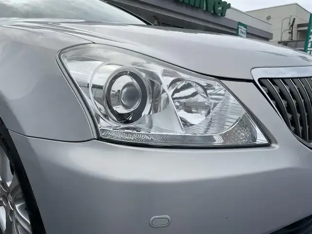 トヨタ クラウン マジェスタ Gタイプ 千葉県 2012(平24)年 10.8万km プレミアムシルバーパール プリクラッシュセーフティシステム/統合型走行安定システム(VDIM)/・ABS/・ブレーキアシスト/・横滑り抑制装置(TRC)/純正８インチHDDナビ/・ラジオ/CD・DVD/AUX/BT/バックカメラ/フルセグTV/純正ドライブレコーダー/レーダークルーズコントロール/プレミアム本革シート/パワーシート(全席)/シートヒーター(全席)/エアシート(D/N席のみ)/純正フロアマット/イージークローザー/コーナーセンサー/ディスチャージッヘドランプ/取扱説明書/保証書/スペアキー