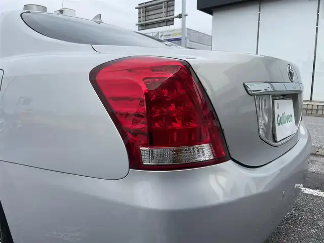 トヨタ クラウン マジェスタ Gタイプ 千葉県 2012(平24)年 10.8万km プレミアムシルバーパール プリクラッシュセーフティシステム/統合型走行安定システム(VDIM)/・ABS/・ブレーキアシスト/・横滑り抑制装置(TRC)/純正８インチHDDナビ/・ラジオ/CD・DVD/AUX/BT/バックカメラ/フルセグTV/純正ドライブレコーダー/レーダークルーズコントロール/プレミアム本革シート/パワーシート(全席)/シートヒーター(全席)/エアシート(D/N席のみ)/純正フロアマット/イージークローザー/コーナーセンサー/ディスチャージッヘドランプ/取扱説明書/保証書/スペアキー