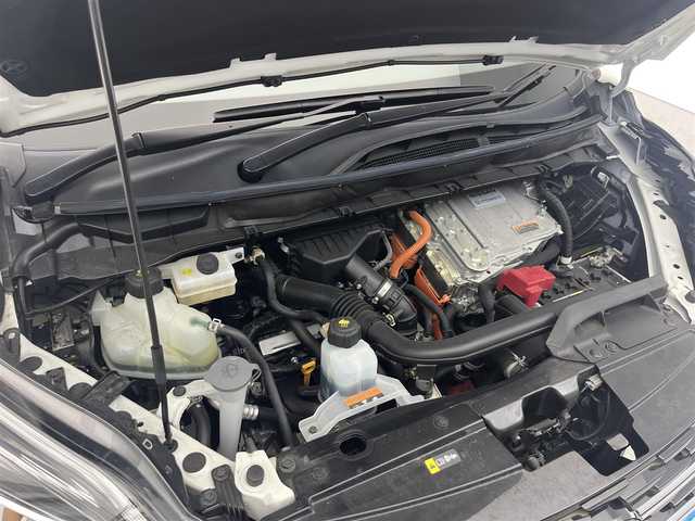 日産 セレナ e－パワー XV 滋賀県 2021(令3)年 1万km ブリリアントホワイトパール 純正１０インチナビ/(CD/DVD/Bluetooth/フルセグTV/iPod/SD)/アラウンドビューモニター/両側パワースライドドア/クリアランスソナー/クルーズコントロール/前後ドライブレコーダー/ETC2.0/純正１５インチアルミホイール/LEDヘッドライト/スマートキー/スペアキー