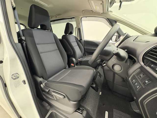 日産 セレナ e－パワー XV 滋賀県 2021(令3)年 1万km ブリリアントホワイトパール 純正１０インチナビ/(CD/DVD/Bluetooth/フルセグTV/iPod/SD)/アラウンドビューモニター/両側パワースライドドア/クリアランスソナー/クルーズコントロール/前後ドライブレコーダー/ETC2.0/純正１５インチアルミホイール/LEDヘッドライト/スマートキー/スペアキー